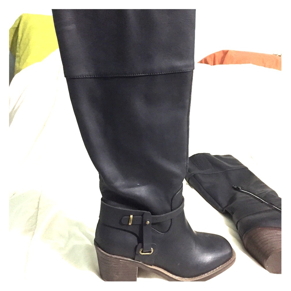 NWOT tall black boots 6.5